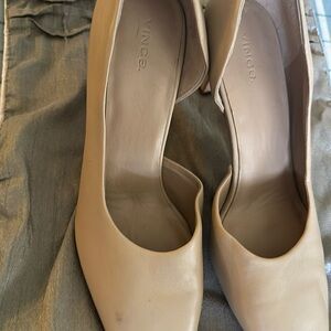 VINCE TIANA POINT TOE LEATHER PUMPS In  CAPPUCCINO. Size 10